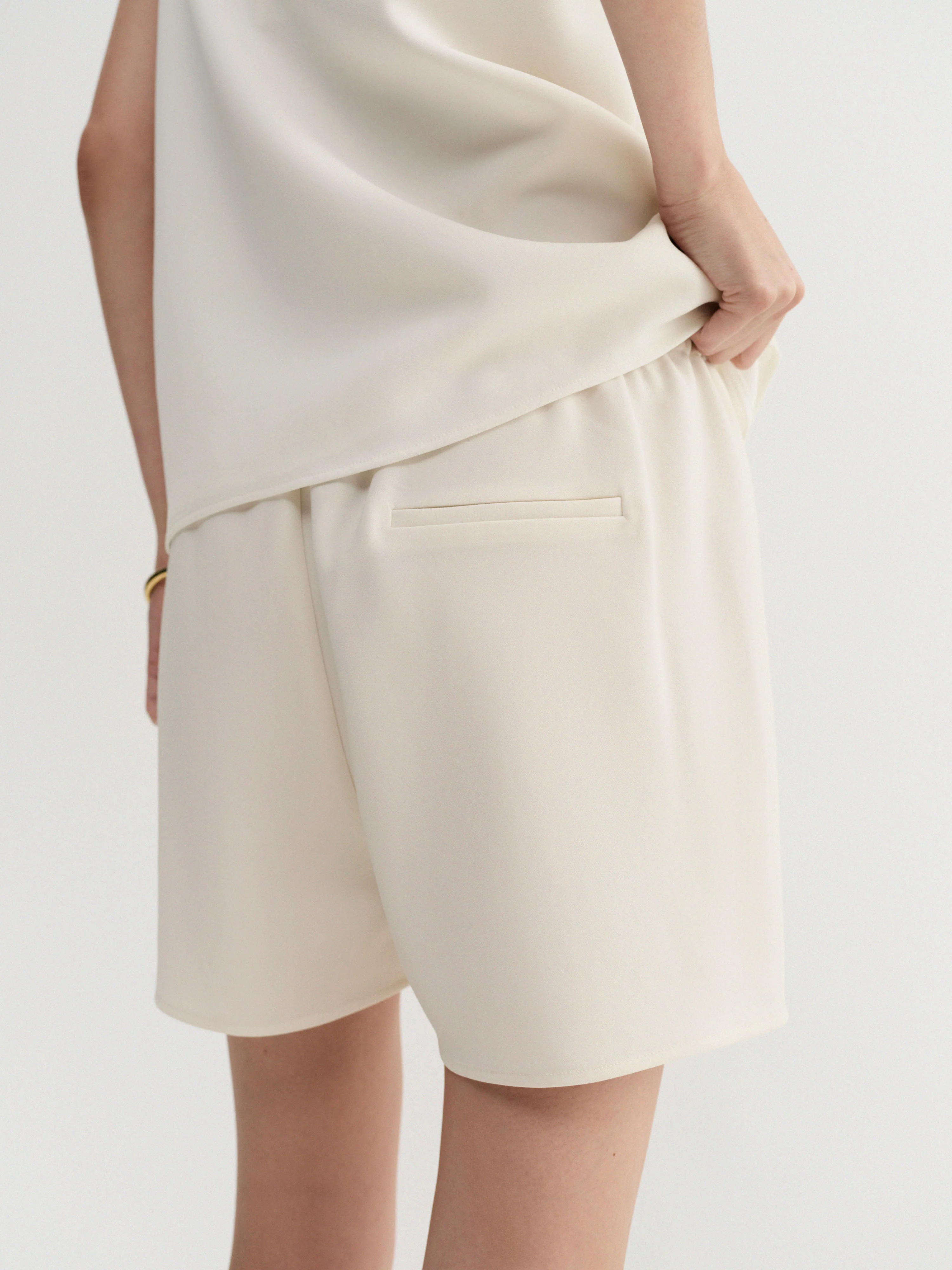 Bim crepe shorts, cream - Image 3