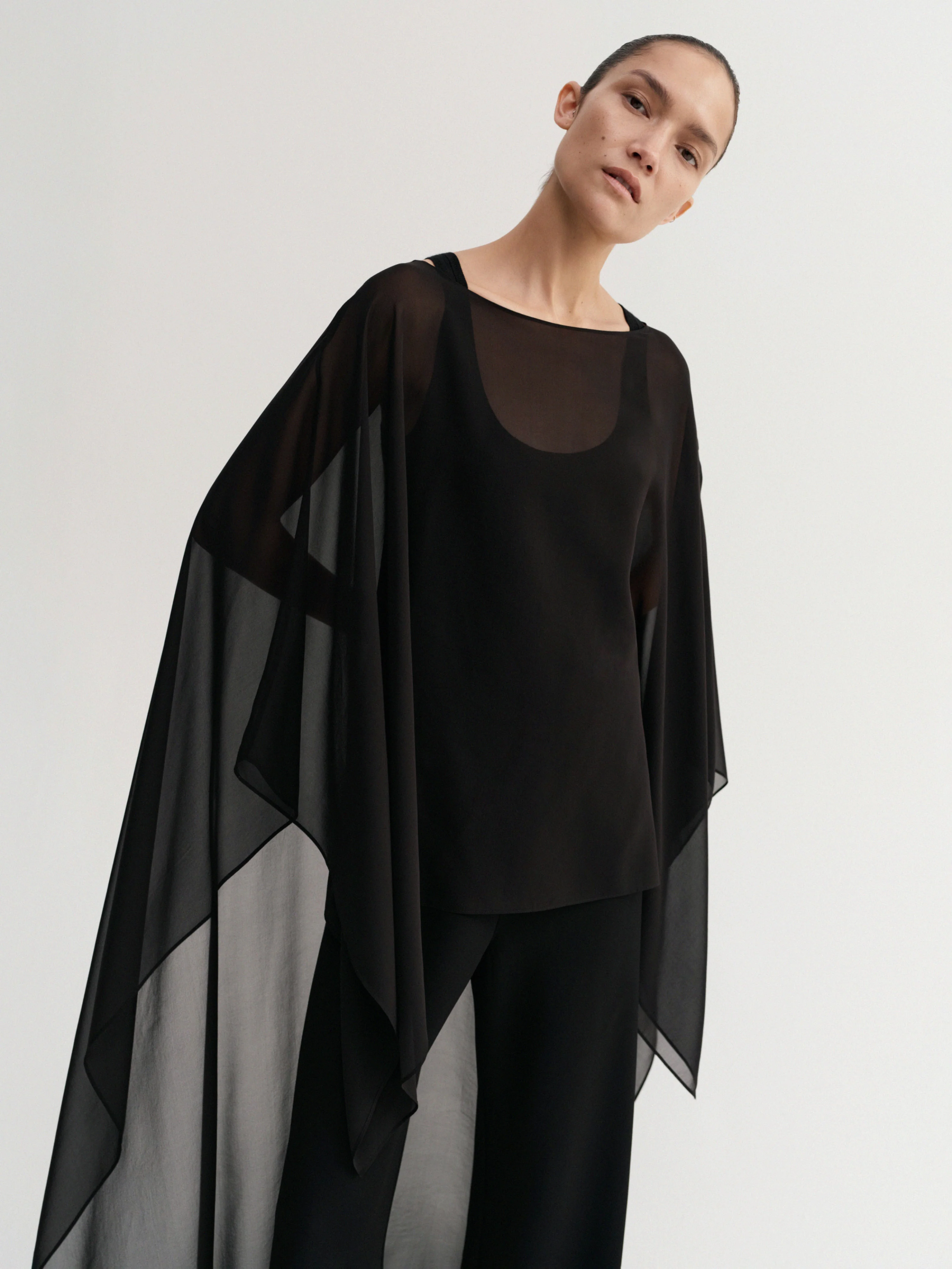 Char Cape, black - Image 5