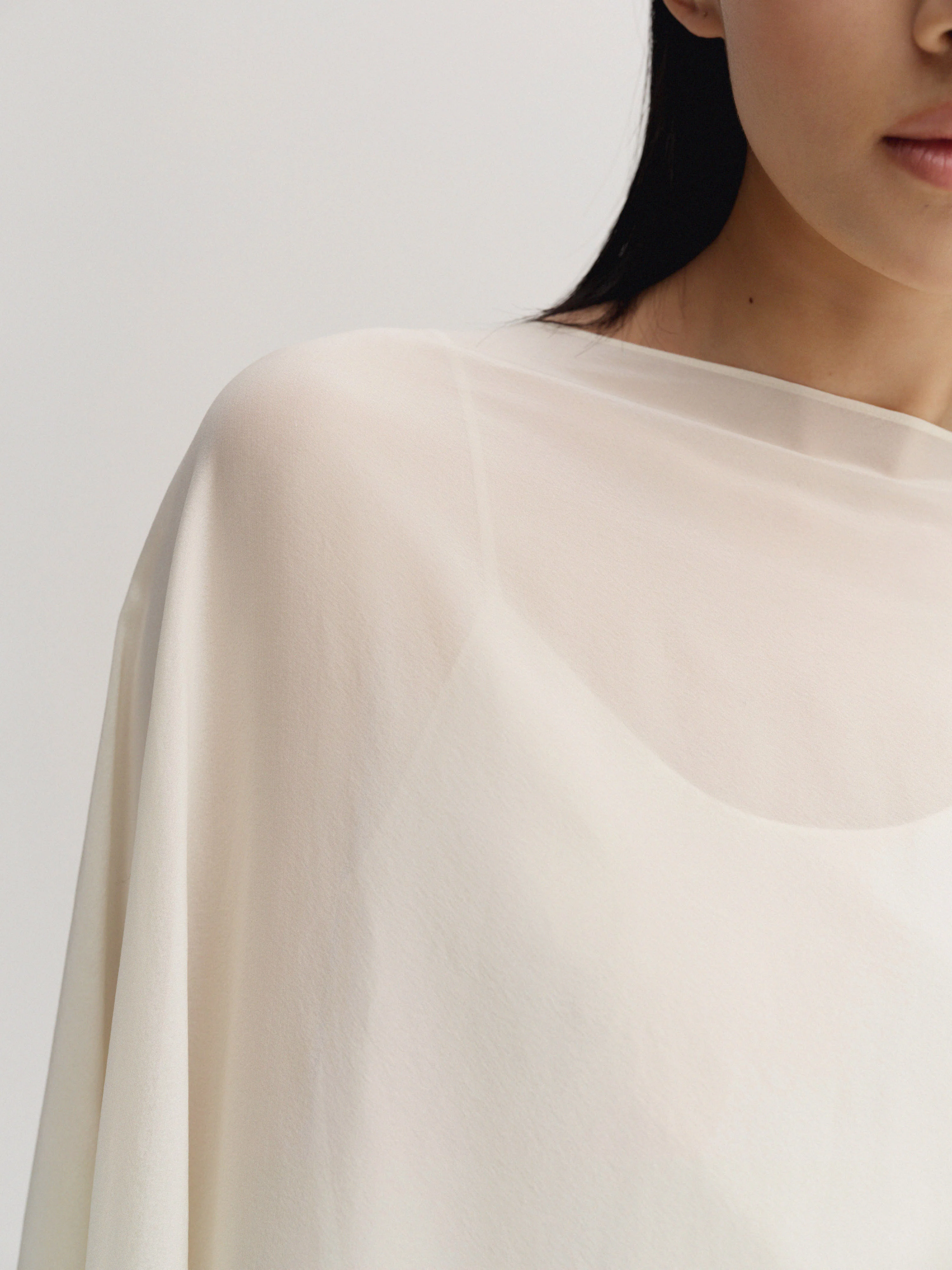 Char Cape, cream - Image 3