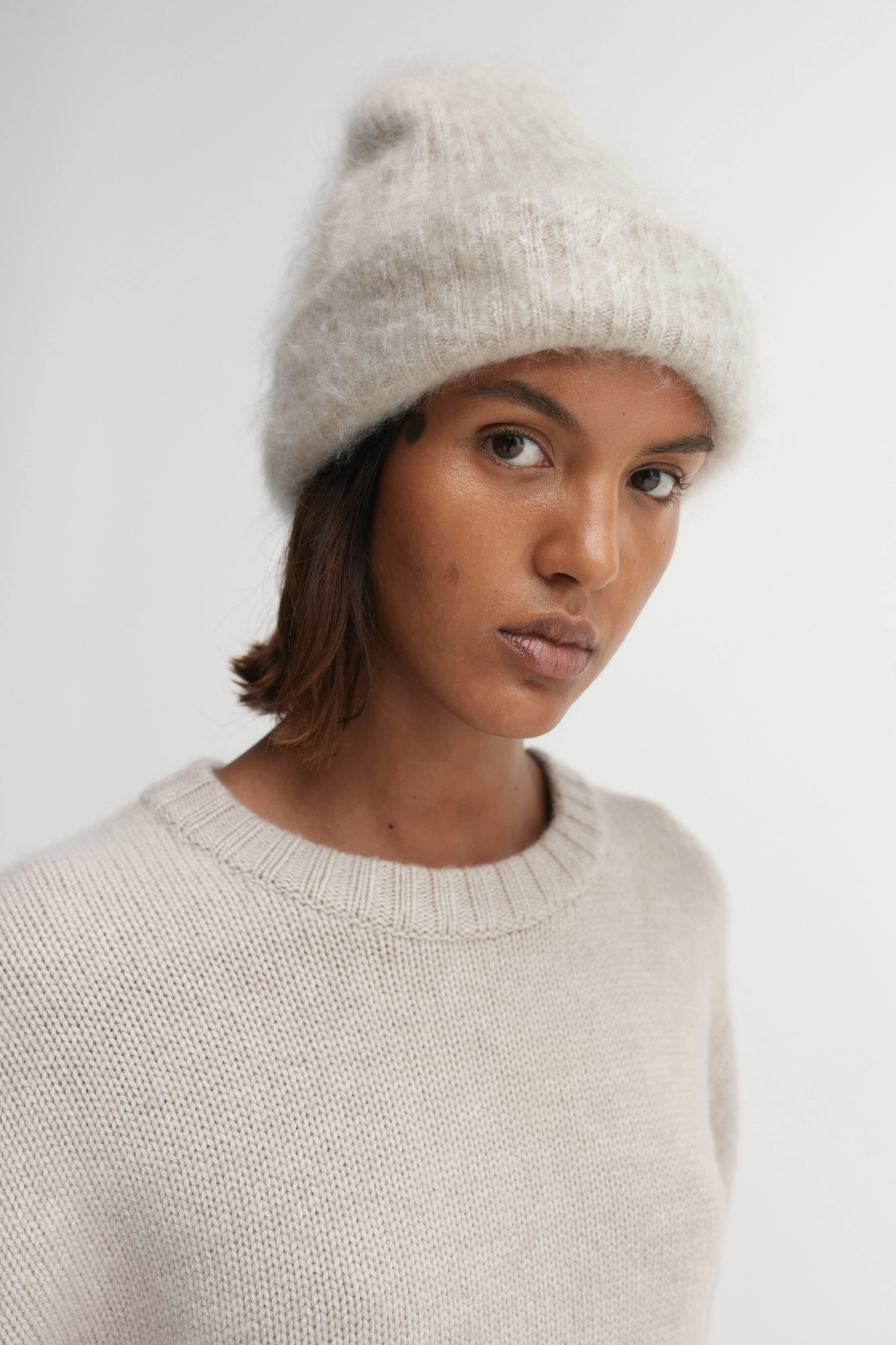 Roe Brushed Cashmere Beanie, taupe - Image 3