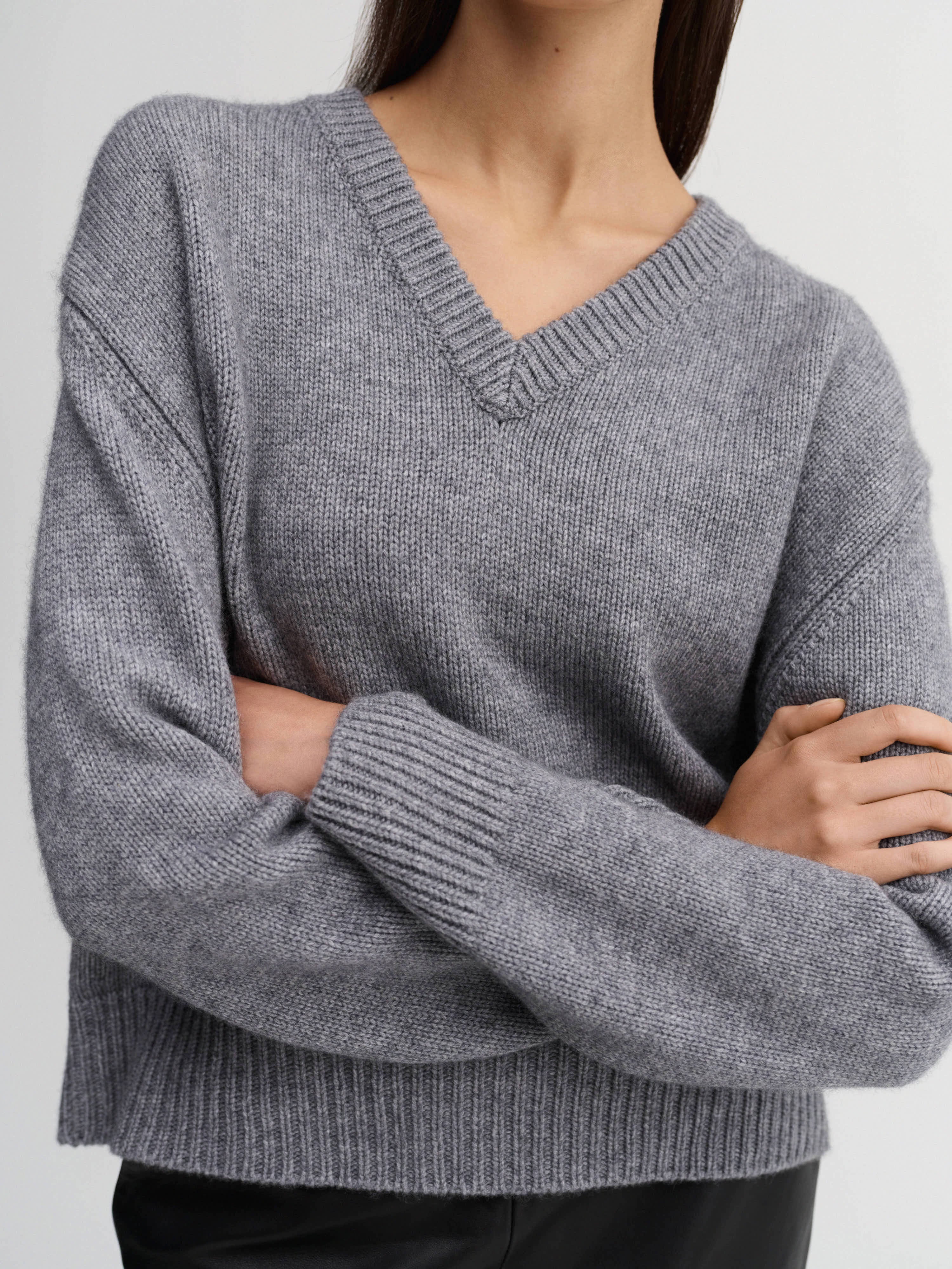 Yara V-Neck Sweater, grey - Image 4